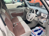 毎回座るフロントシート。運転席は使用する部分ですので、座り心地が重要です!