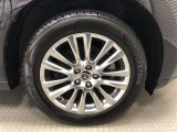 18インチ純正アルミホイール(235/55R18)装着です。
