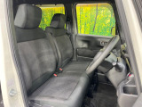 運転席シート廻りは使用感も少なく、良好な状態となっています。前オーナー様が丁寧に使っていたことがよくわかりますね。