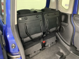 リアシート座面を持ち上げると、背の高い荷物を積むのに便利なトールモードに変身します!多彩なシートアレンジで使い勝手良好!