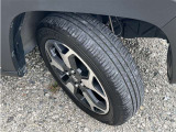 タイヤの残り溝は約3ミリです。ご納車前にタイヤ4本交換いたします(当社指定国産タイヤ)。