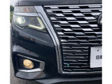 LEDヘッドランプ(ハイ/ロービーム、オートリベライザー付、シグネチャーLEDポジションランプ付)。アクティブAFS.