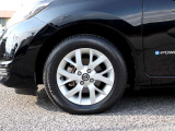 左フロント185/65R15インチタイヤ&専用アルミホイール!