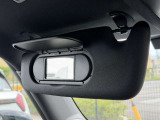 運転席・助手席共にバイザーミラー付き!