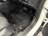 足元がすっきりしているので運転しやすそうですね☆