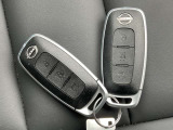 インテリジェントキーです。キーを取り出す事なく、車両のボタン操作だけてドアロック操作やエンジン始動等が可能です。