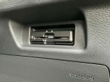 高速道路の料金所もスムーズに通過できるETC。阪神高速はETC使用時に距離料金でお得になります!ビルトインタイプですので、綺麗にスッキリ収まっています。渋滞回避などの様々な機能の付いたETCです!