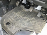 フロアマット標準装備!車内を清潔に保ちます。