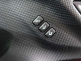 スイッチを押すだけで自分のポジションを正確に再現できる運転席シートポジションメモリー!あらかじめ登録しておいたシートポジションとともに、ドアミラーの角度を自動的に再現します。