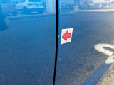 運転席ドアエッジに米粒キズが複数ございます