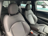 車両の詳細、ご質問につきましては、弊社営業スタッフまでお気軽にご連絡下さいませ。遠方のお客様には実車の詳細画像送信も承ります。お客様からのお問合せをお待ち致しております。