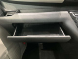 助手席側に引き出しあります☆小物の収納に便利に使えます♪