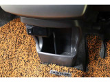 運転席と助手席の間にセンターロアボックスがあります!