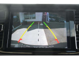 バックカメラ完備にて駐車時の後方の視界は良好で御座います。