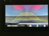 【バックカメラ】運転が苦手な方も車庫入れラクラクです!ギアをリバースに入れれば自動的に切り換わりますので、面倒な操作は不要です♪狭い駐車場もお車を傷つけず安心ですね!