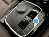 I-driveコントローラーでモニター部分を操作します。直感的に使用することが可能です。