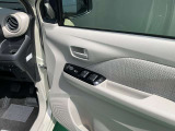 運転席側のドア部。パワーウィンドーのスイッチになります。