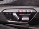 【コックピットシート】BMW車の主役席。車体中央にくる様に配置し車両重心とが一致する事でドライバーと車との一体感あるドライビングを実現。人間工学に基づき形成した形状が長時間のドライブ疲労も軽減します!