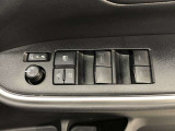 パワーウィンドは今や当たり前の機能ですが、無いと困る機能です。運転席からの操作で、全席の窓を振るオープンにしたり、フルクローズが可能です。