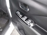 運転席パワーウインドスイッチです。
