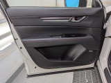 パワーウィンドウのスイッチですよ。運転席に居ながら窓を開け閉めのコントロールできます。