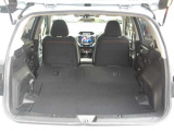 後席シートをアレンジし広く使用することができます