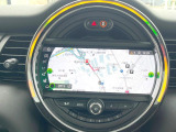 ●純正ナビ:一体感のあるナビは、高級感ある車内を演出してくれます。オーディオ機能も充実しておりますので、運転もより楽しめます♪