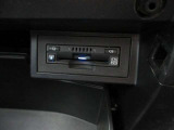 【ETC2.0車載器】は高速道路上に設置されたITSスポットと双方向通信を行い、ETC機能に加え安全運転をサポートする交通情報を提供してくれます