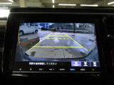 バックカメラの画像です。ガイドラインがスムースな車庫入れをサポートいたします。車庫入れの安心感がアップしますね。