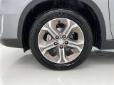 かっこいいホイールですね。 車のイメージを大きく左右するホイール部分はコダワリを持ちたいですね。
