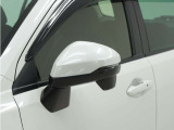 ◆ドアミラーウインカー◆ドアミラーにウインカーを装備しています。対向車に自身の進行方向を合図し安全に運転できます。