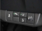◆パーキングセンサーシステム◆車庫入れの時などに近くに障害物がある場合、障害物までの距離を音で知らせてくれます。
