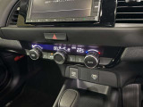 車内の温度を快適に調整するオートエアコンが装備されております。