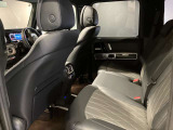 全ての席が主役席なのは、メルセデスならではの特徴です。快適なドライビングが、リラックスした車内空間を作りだします。