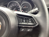 MRCC(マツダレーダークルーズコントロール)は先行車との車間を維持しながら追従走行を行い、長距離でのドライバー負担を軽減させてくれます。