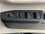 パワーウインドウスイッチ、いたずら防止・挟みこみ防止に、ウインドウロックスイッチを使用ください。便利な電動可倒式ミラースイッチ、集中ドアロックスイッチ