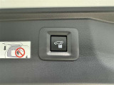 【パワーバックドア】ボタン一つでテールゲートが自動で開閉します。