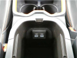 スマホの充電に便利な前席USBソケット(TypeC)♪