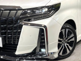 【ダブルファンクションターンランプ付きLEDヘッドライト】人気上昇中のダブルファンクションターンランプを装備!ウィンカーとデイライト&車幅灯を兼用し、特別感のあるエクステリアを演出します。