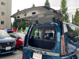 ハーフバックドアで狭い場所でのお荷物の積降に便利です