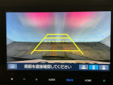 【バックカメラ】運転が苦手な方も車庫入れラクラクです!ギアをリバースに入れれば自動的に切り換わりますので、面倒な操作は不要です♪狭い駐車場もお車を傷つけず安心ですね!