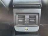 【リアエアコン】後席用のエアコン吹き出し口がございますので、暑い夏でも素早く冷房が効きますので、重要な装備になります。