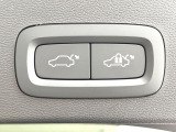 【パワーバックドア】スマートキーや運転席のボタンを押すだけでリアゲートが自動で開閉します!荷物を持っている時や、高い位置にあるバックドアを閉める際に便利な機能です。