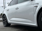 ご購入頂いたお車を、汚れや酸性雨被害、糞害被害、鉄粉飛来などから守る、ボディコーティングを当店では推奨しております。