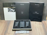 各種取扱説明書とメンテナンスノートとスマートキーが付いています。