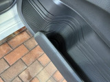 専門業者にて内外装のクリーニングを実施しております!