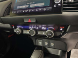 車内の温度を快適に調整するオートエアコンが装備されております。