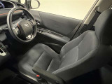運転席はひじ掛け付!長時間の運転の際に重宝しそうです!