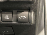 バックドアの開閉ボタンです。運転席にいながら操作できるので楽ちんです。