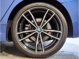 BMW純正アルミホイールです。納車時にはアルミホイールコーティングも承っております!是非ご検討下さいませ。